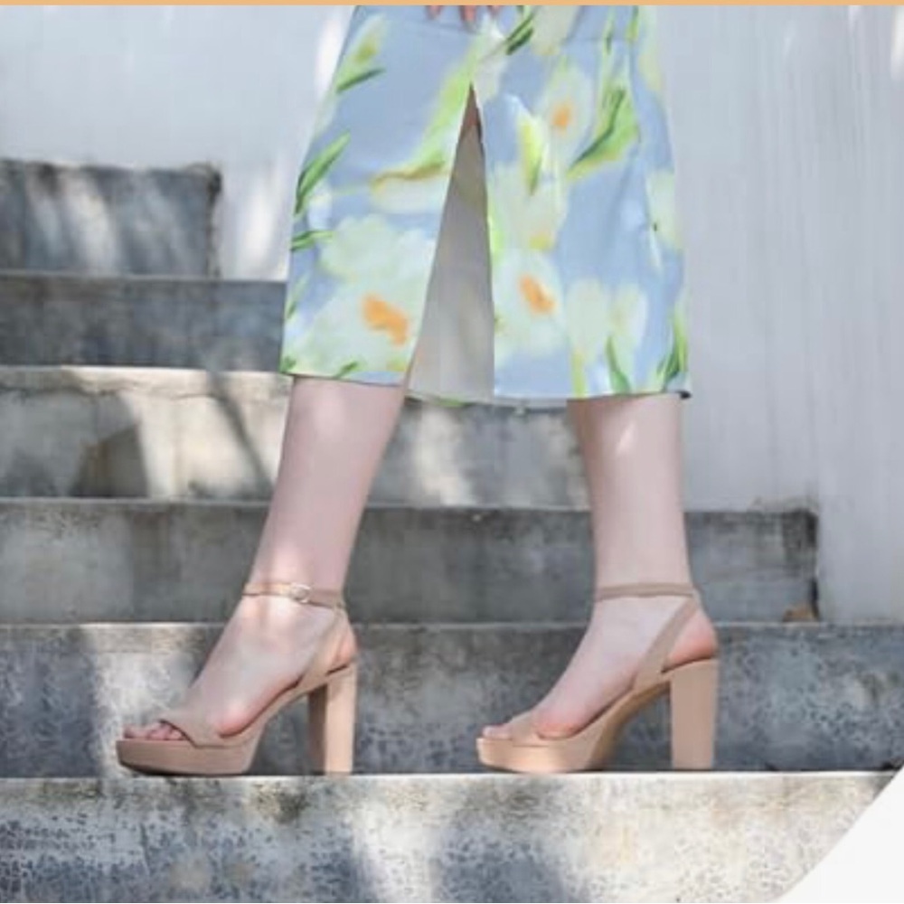 COMFORTABLE Nude Block High Heels 4in with 1in Platform Size 6 EUC - Picture 6 of 8